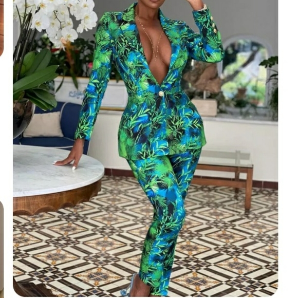 Tropical Print Pantsuit - Picture 2 of 9